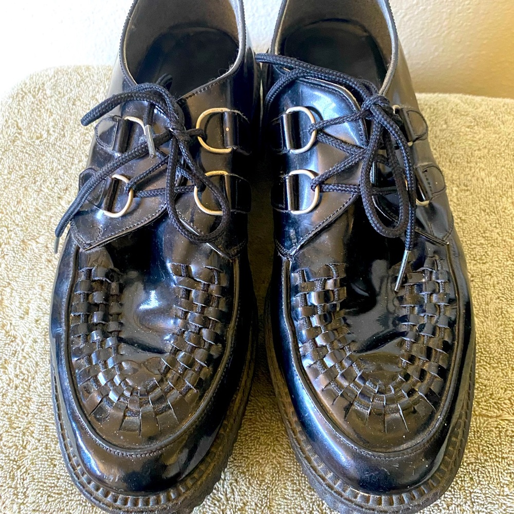 T.U.K PATENT LEATHER CREEPERS